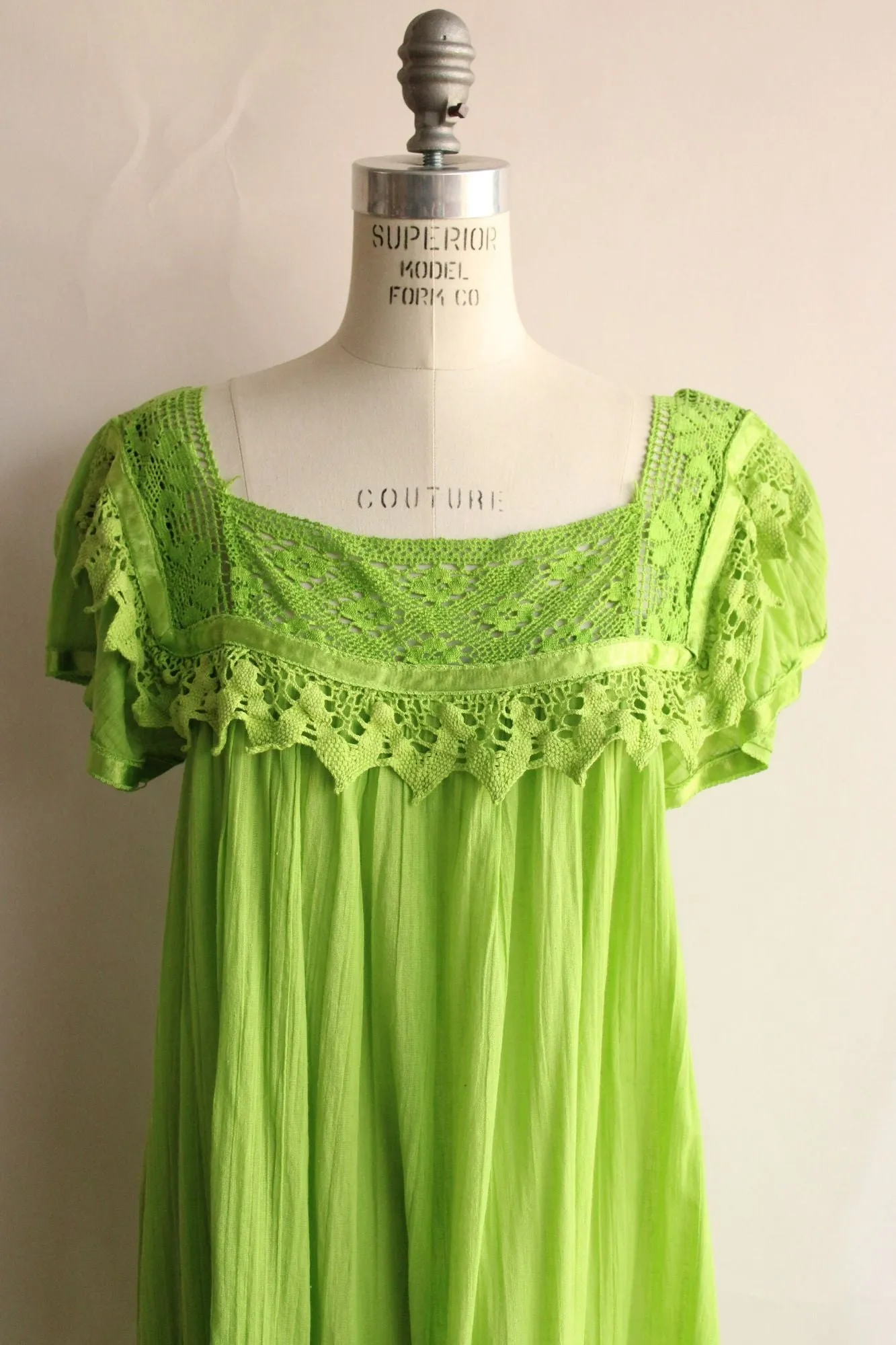 Vintage 1970s 1980s Apple Green Peasant Dress with Crochet Lace Trim