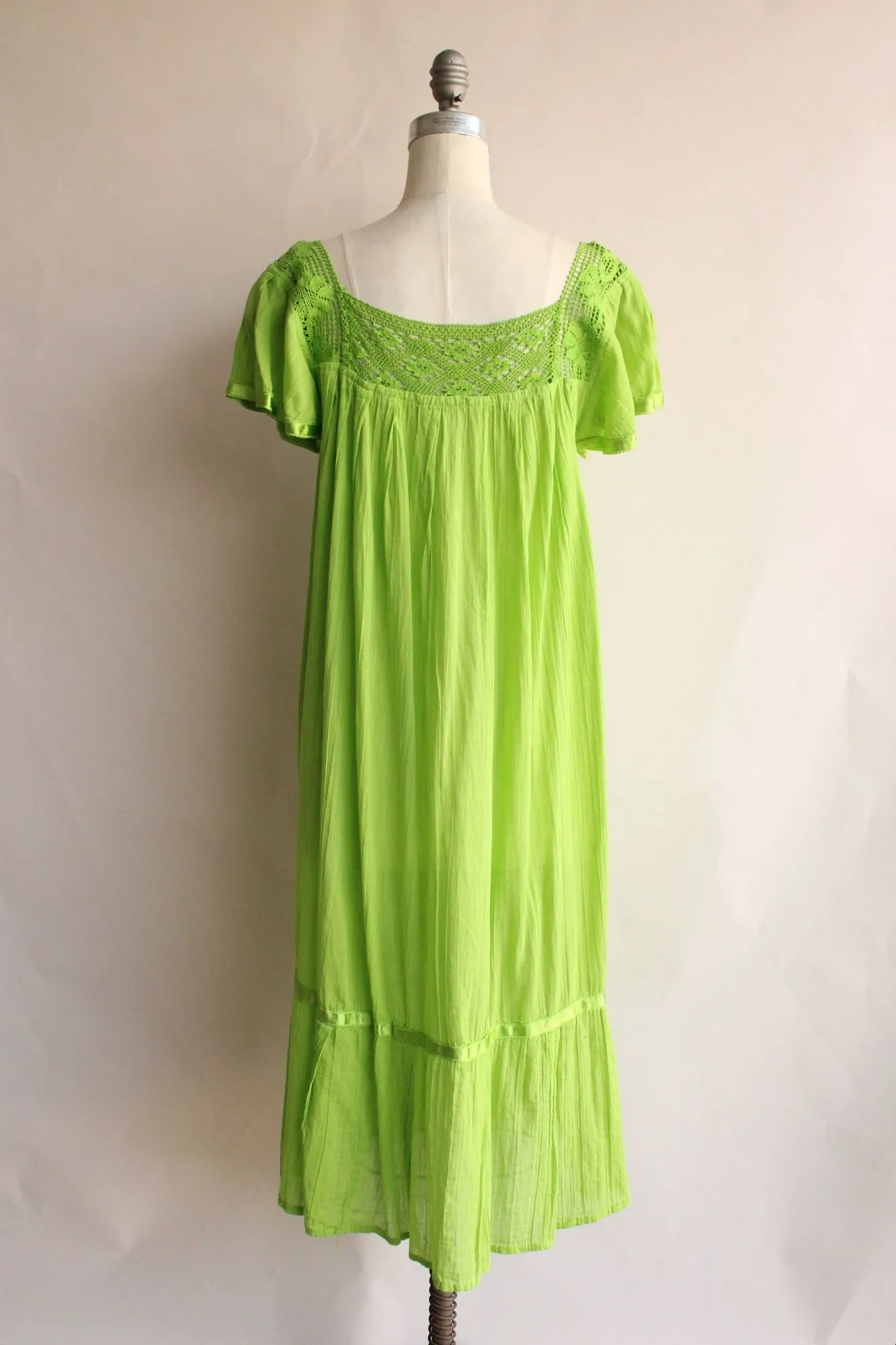 Vintage 1970s 1980s Apple Green Peasant Dress with Crochet Lace Trim