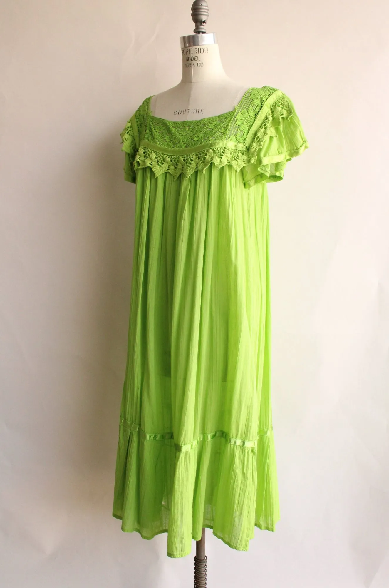 Vintage 1970s 1980s Apple Green Peasant Dress with Crochet Lace Trim